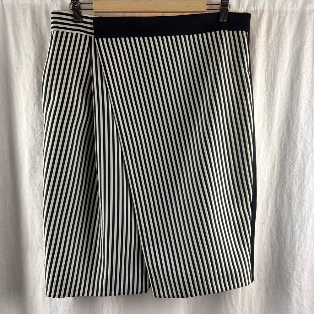 Sportmax Black and Ivory Faux Wrap Skirt 12